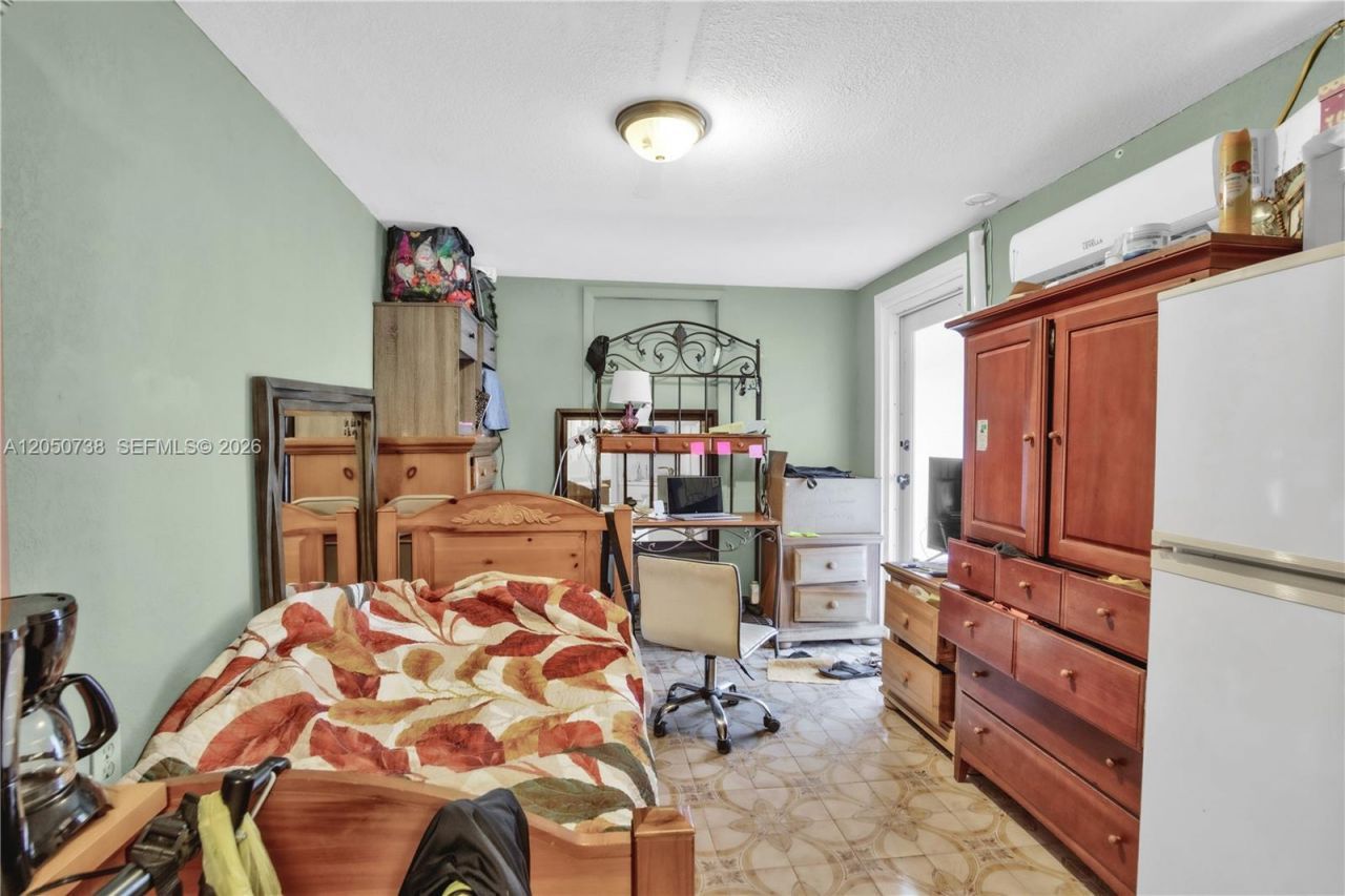 1052 NW 25th Ave , Miami, FL 33125 Photo