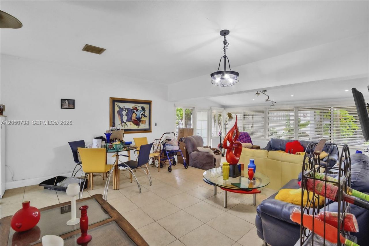 1052 NW 25th Ave , Miami, FL 33125 Photo
