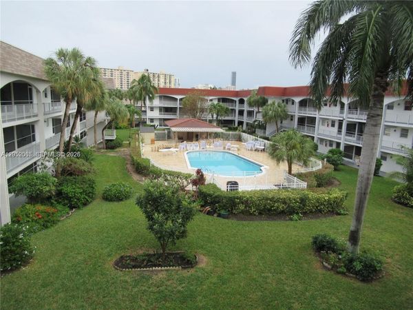 501 Blue Heron Dr, Unit 121-A, Hallandale Beach, FL 33009