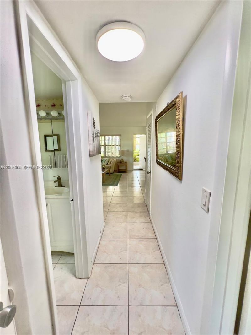 501 Blue Heron Dr, Unit 121-A, Hallandale Beach, FL 33009 Photo