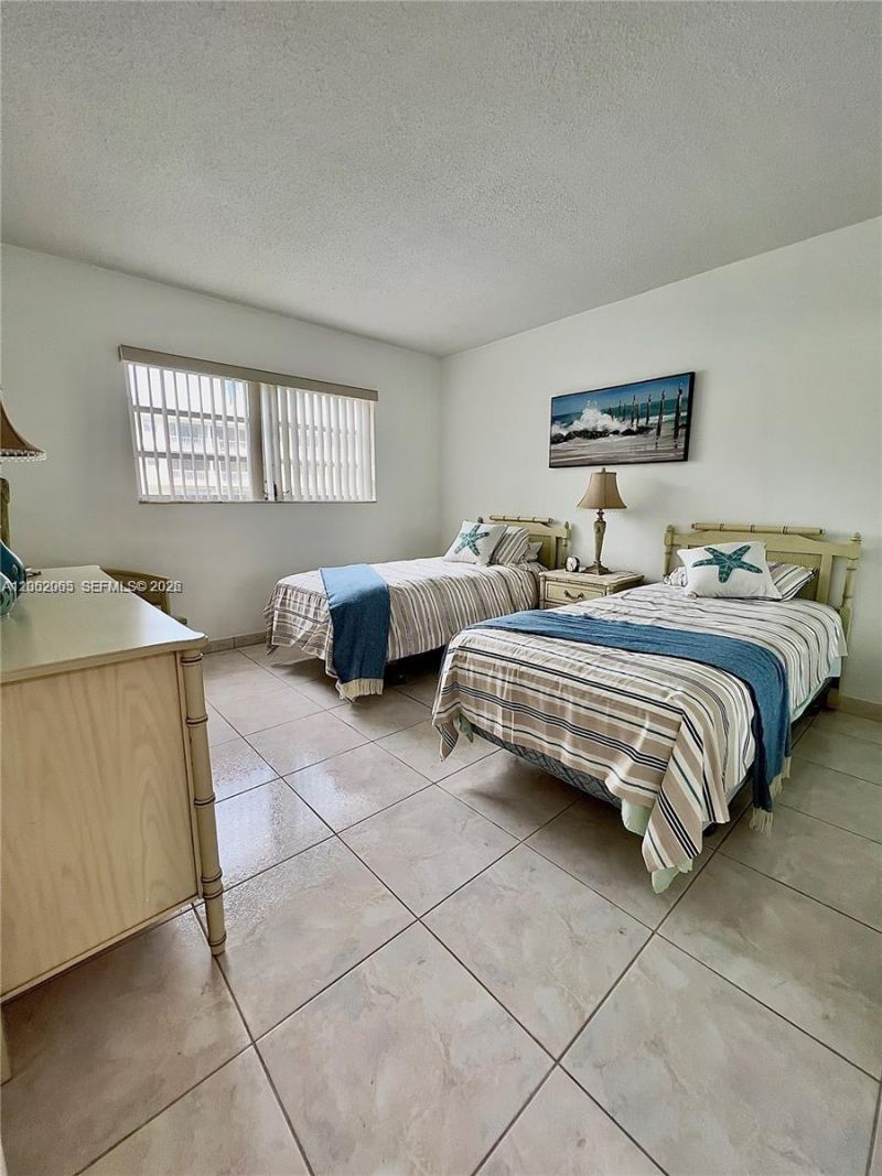 501 Blue Heron Dr, Unit 121-A, Hallandale Beach, FL 33009 Photo