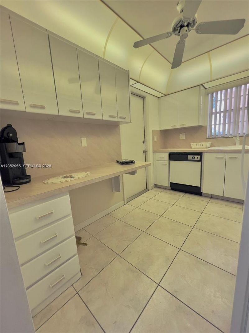 501 Blue Heron Dr, Unit 121-A, Hallandale Beach, FL 33009 Photo