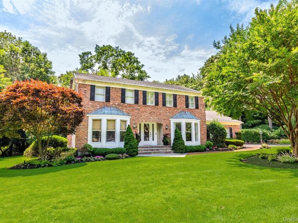 8 Quaker Hill Road , Stony Brook, NY 11790
