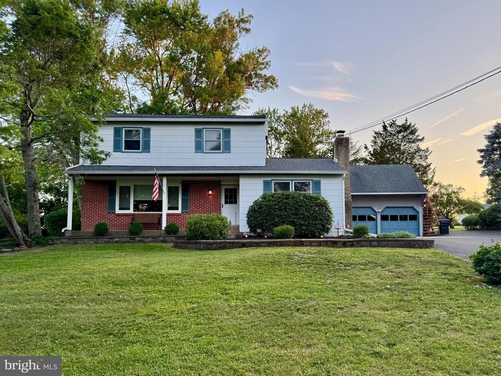 330 HILLTOWN PIKE, LINE LEXINGTON, PA 18932