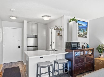 11591 Snowpeak Way , Unit #208, Truckee, CA 96161 Photo