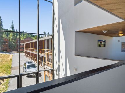 11591 Snowpeak Way , Unit #208, Truckee, CA 96161 Photo