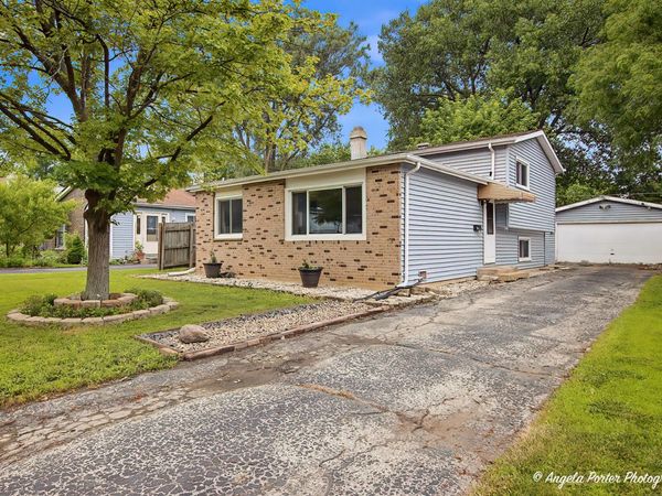 122 Hickory Street , Mundelein, IL 60060
