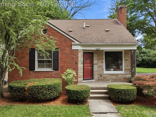 27704 California Drive NW, Lathrup Village, MI 48076