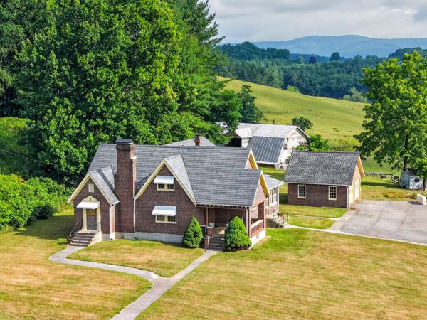 3172 Floyd S, Floyd, VA 24091