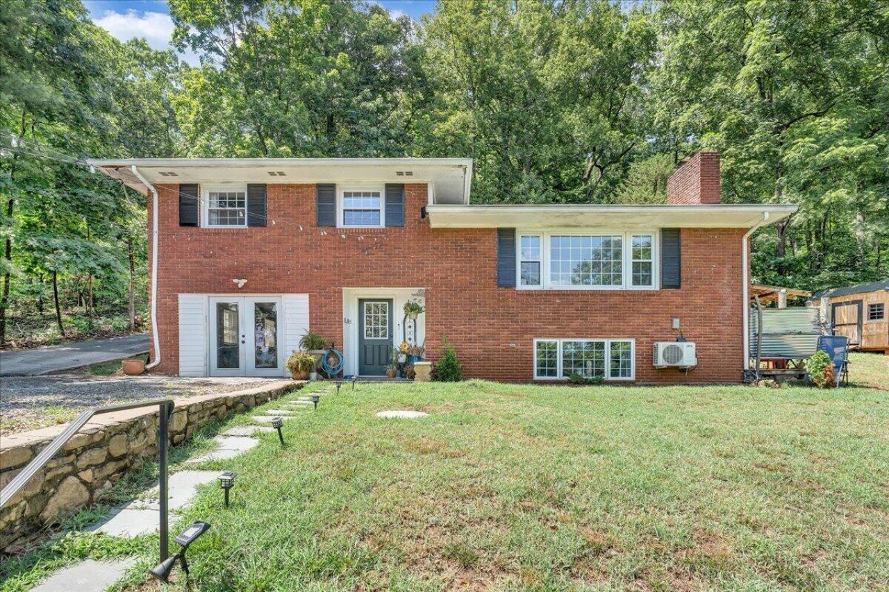731 Eddies Rd, Salem, VA 24153 Main Photo