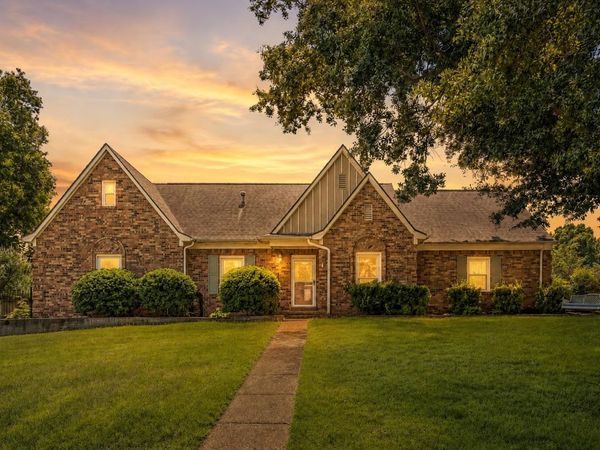 761 MEADOW VALE DR, Collierville, TN 38017