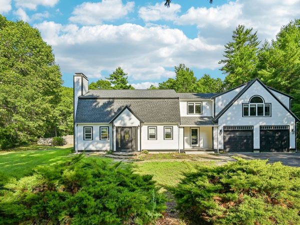 6 Susan Cir, Carver, MA 02330