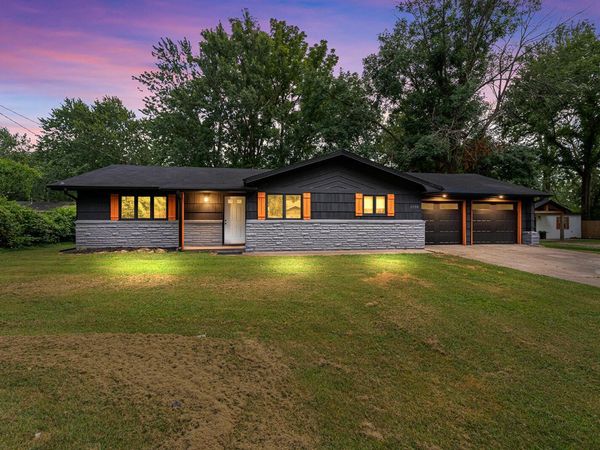 1538 E Lindberg Street , Springfield, MO 65804