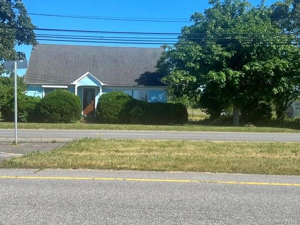 26170 County Road 48 , Cutchogue, NY 11935