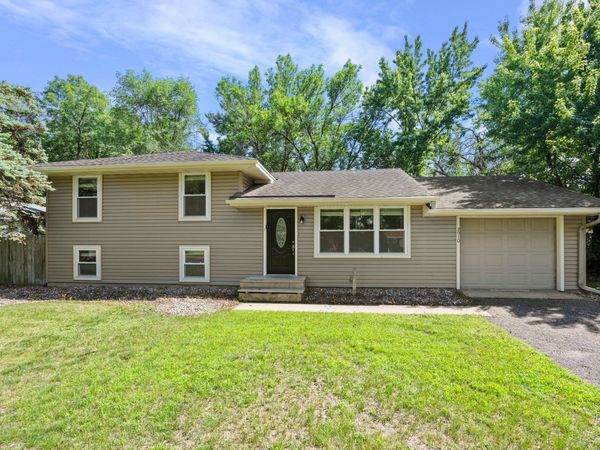 2910 114th Avenue NW, Coon Rapids, MN 55433