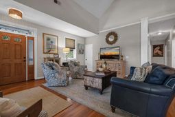 8840 Marsh Aire Lane photo 4
