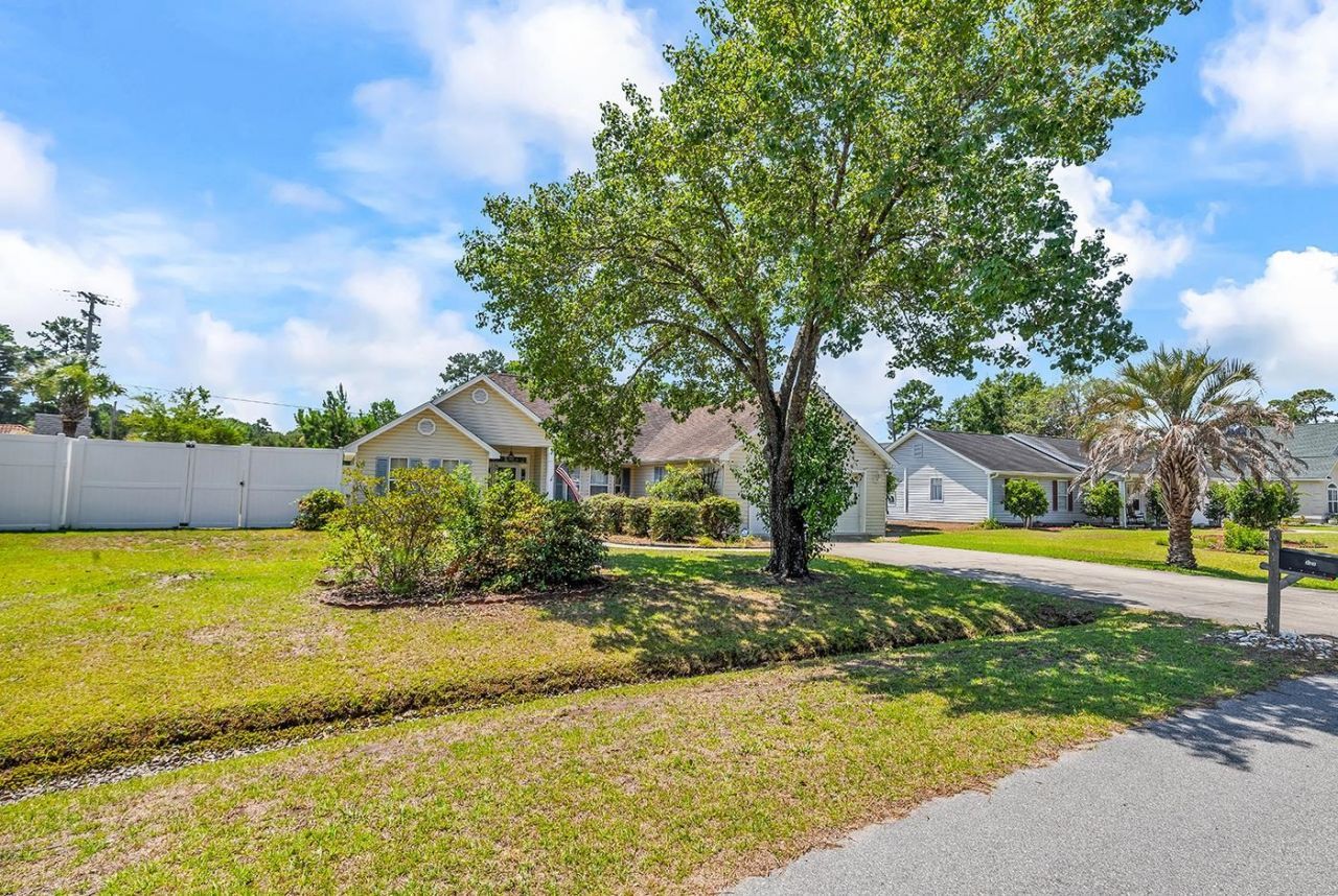 231 Lander Dr. Photo 2
