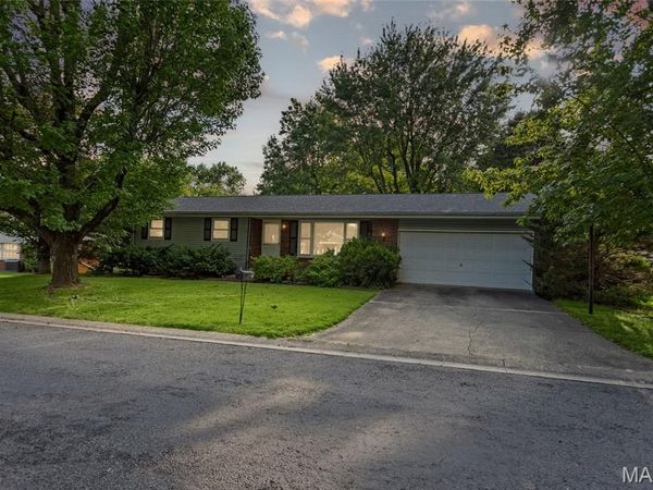 24 Cardinal Lane , Highland, IL 62249