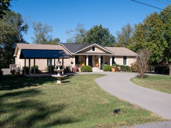 318 W Lee Etta Dr , Gallatin, TN 37066