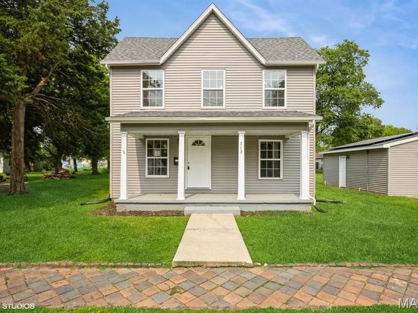 713 S Jackson Street , Litchfield, IL 62056