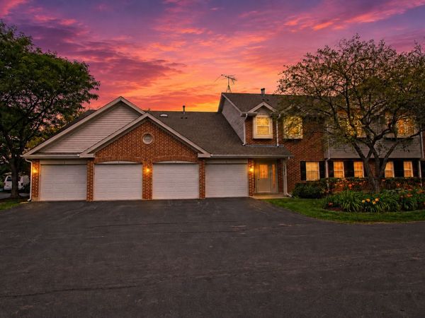 1377 E Evergreen Drive, Unit 2, Palatine, IL 60074