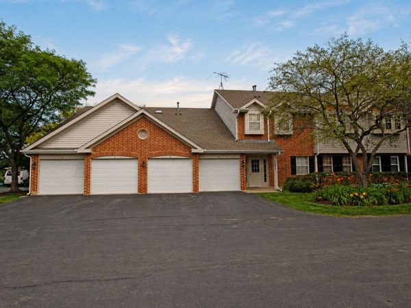 1377 E Evergreen Drive, Unit 2, Palatine, IL 60074