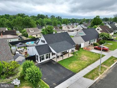 14 VERDANT ROAD, LEVITTOWN, PA 19057