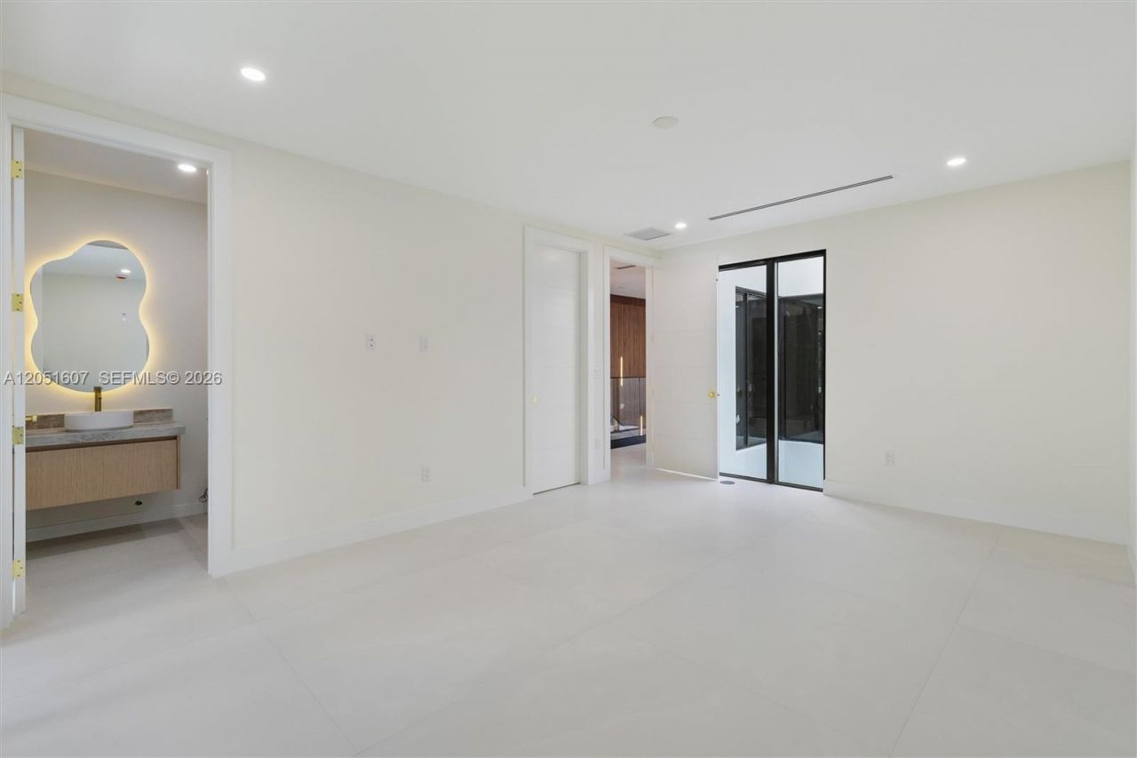 6359 SW 34th St , Miami, FL 33155 Photo