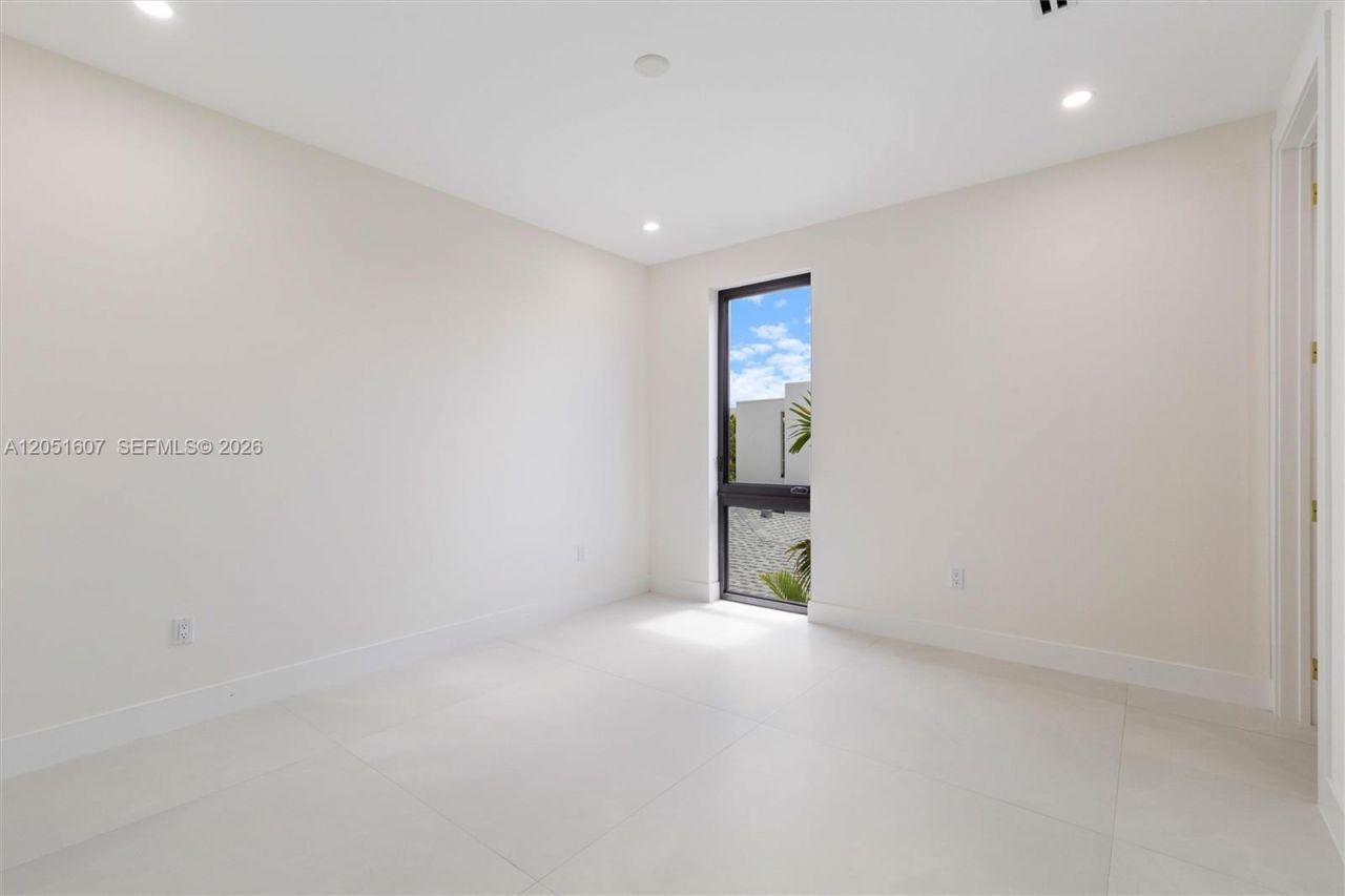 6359 SW 34th St , Miami, FL 33155 Photo