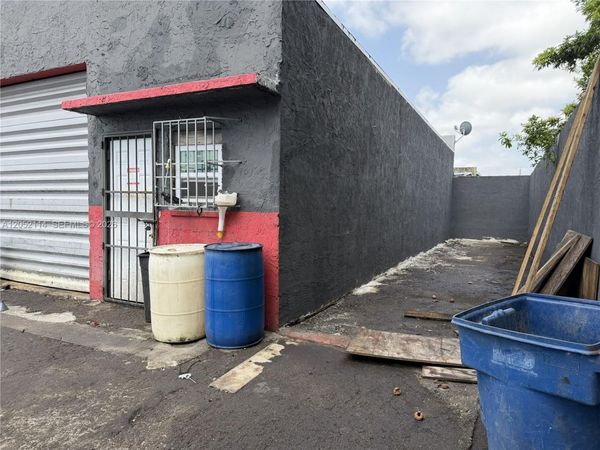2563 NW 23rd St , Miami, FL 33142