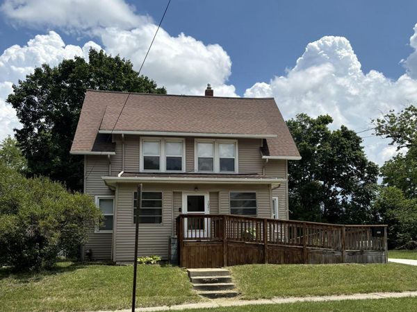 1021 Carl Breeding Way, Jackson, MI 49203