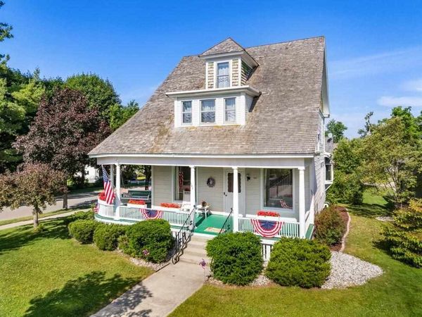 601 Kalamazoo Avenue, Petoskey, MI 49770