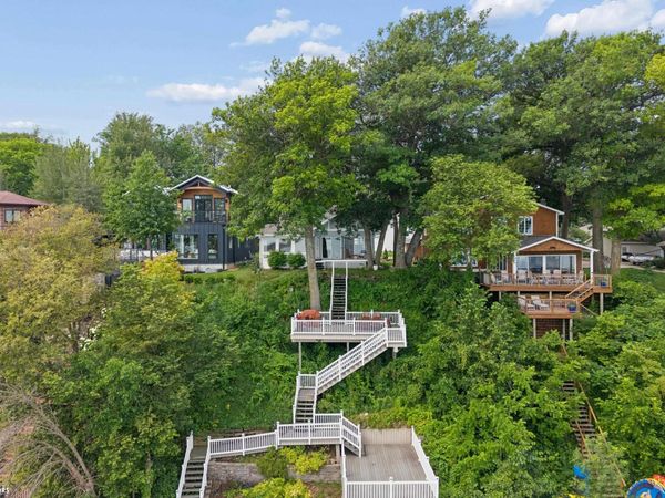5318 Lakeview Drive, Clear Lake, IA 50428