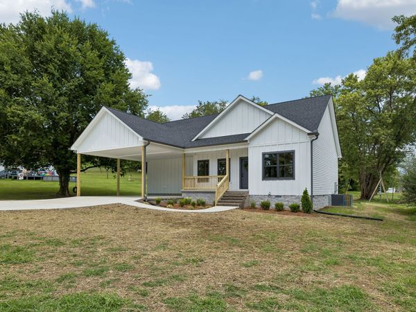 295 Meadow Dr , Gordonsville, TN 38563