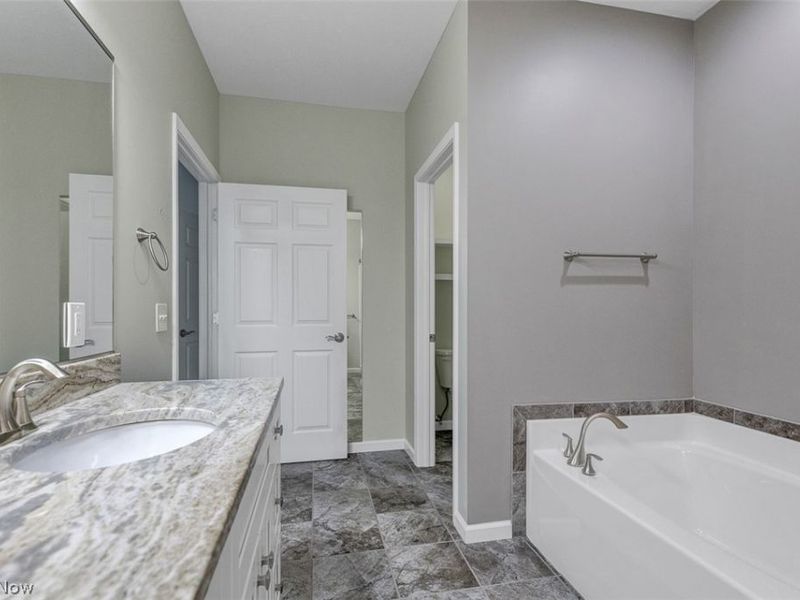 38155 Highgate Bluff Lane, Willoughby, OH 44094 Photo 16