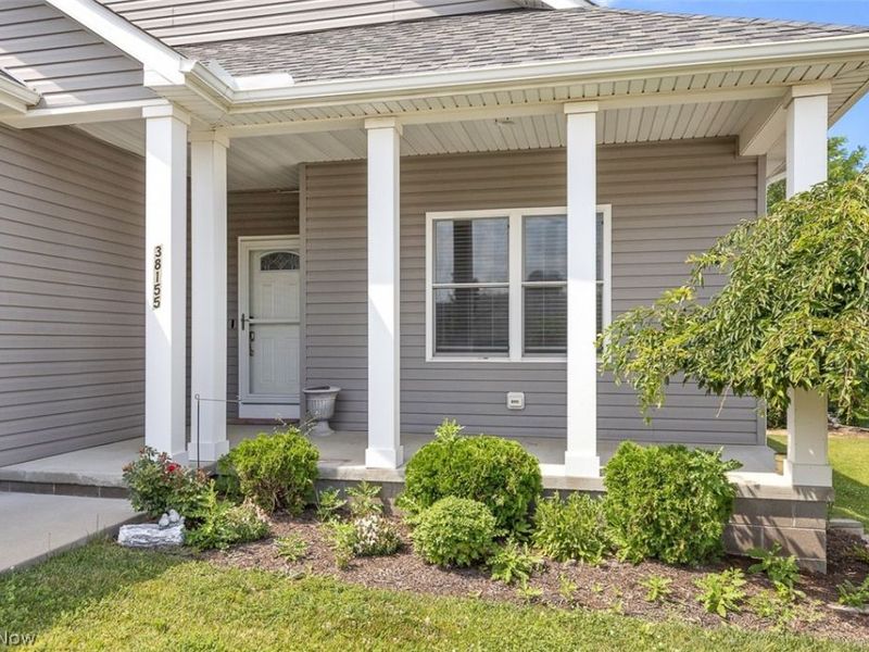 38155 Highgate Bluff Lane, Willoughby, OH 44094 Photo 2