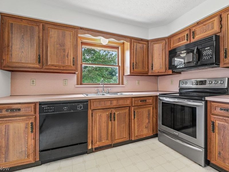 2642 Blake Road, Wadsworth, OH 44281 Photo 13