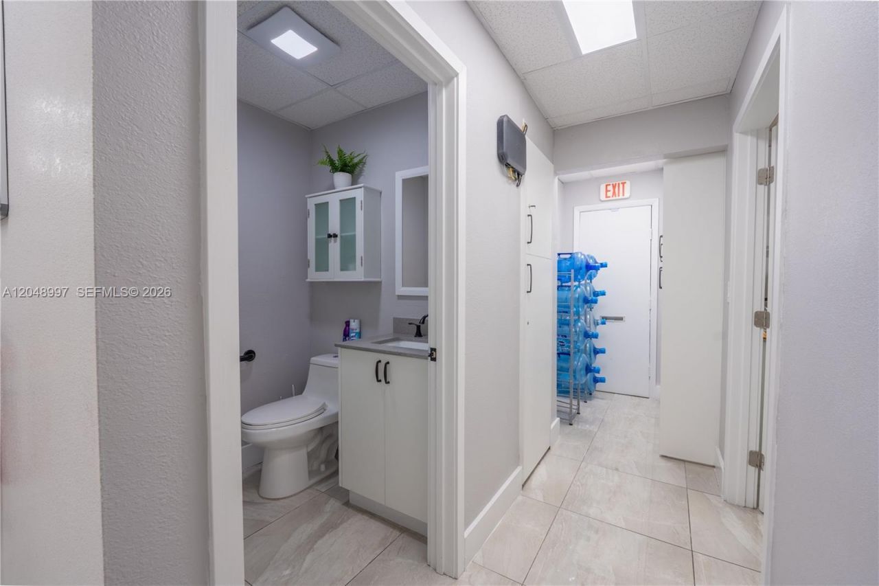 747 Ponce De Leon Blvd, Unit 402, Coral Gables, FL 33134 Photo