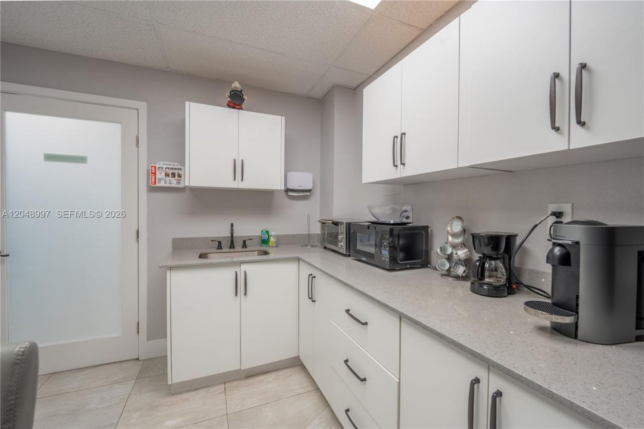 747 Ponce De Leon Blvd, Unit 402, Coral Gables, FL 33134 Photo