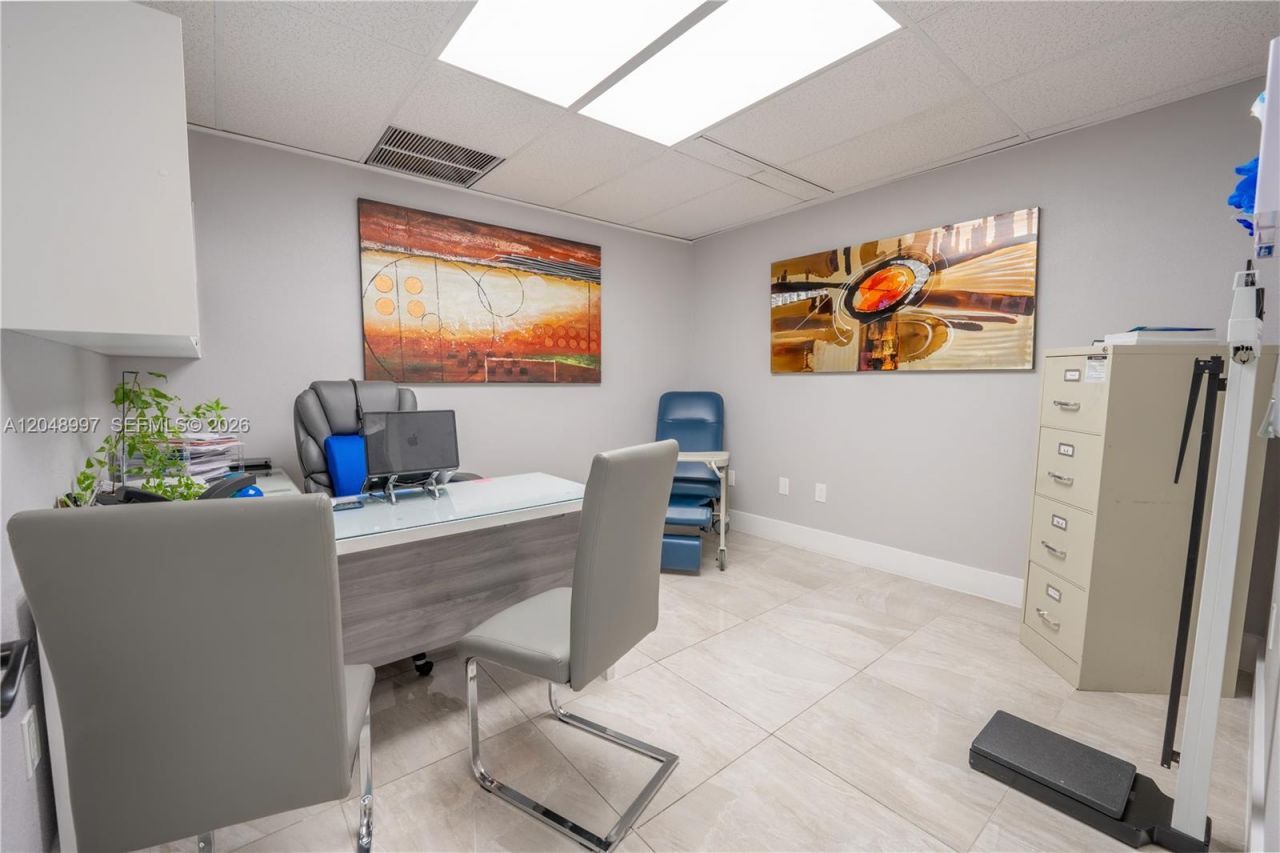 747 Ponce De Leon Blvd, Unit 402, Coral Gables, FL 33134 Photo