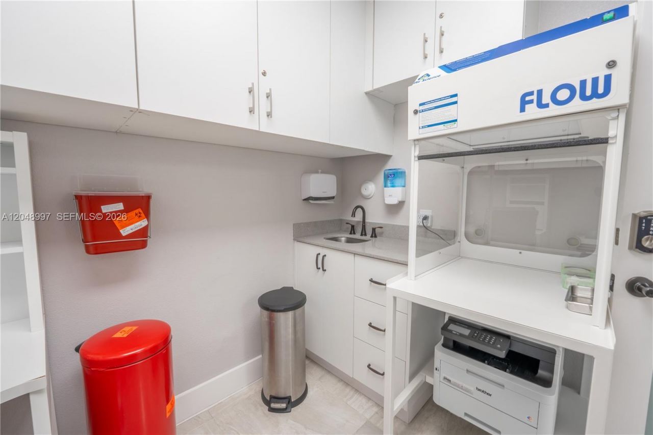 747 Ponce De Leon Blvd, Unit 402, Coral Gables, FL 33134 Photo