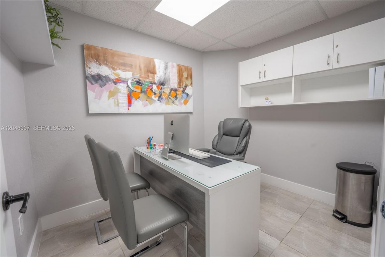 747 Ponce De Leon Blvd, Unit 402, Coral Gables, FL 33134 Photo