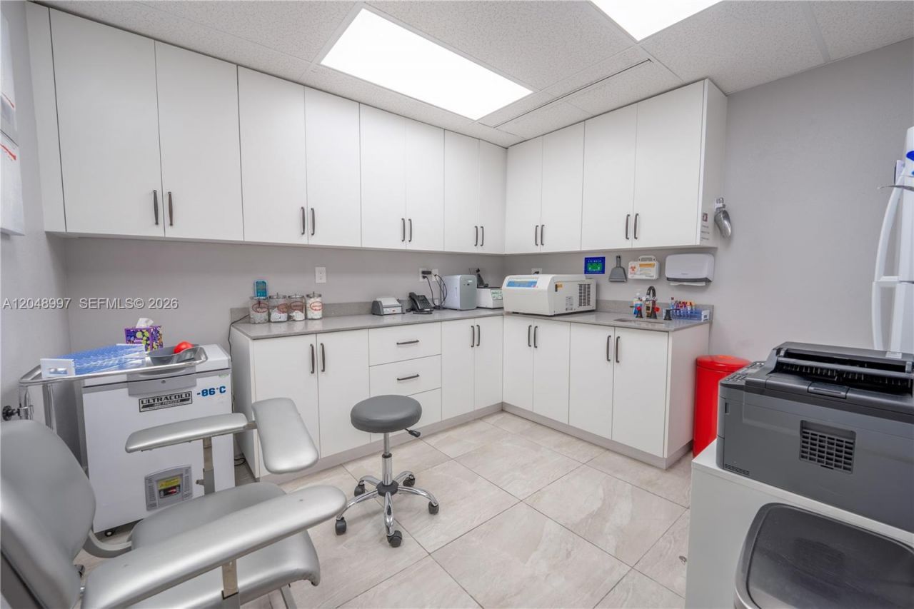747 Ponce De Leon Blvd, Unit 402, Coral Gables, FL 33134 Photo