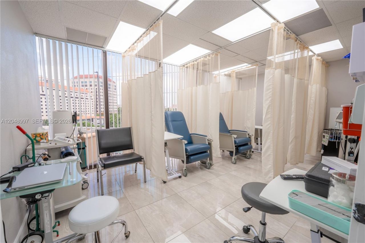 747 Ponce De Leon Blvd, Unit 402, Coral Gables, FL 33134 Photo