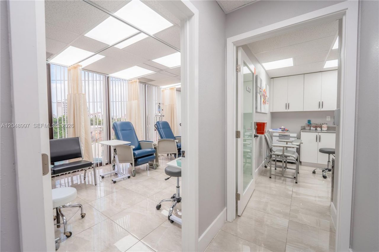 747 Ponce De Leon Blvd, Unit 402, Coral Gables, FL 33134 Photo