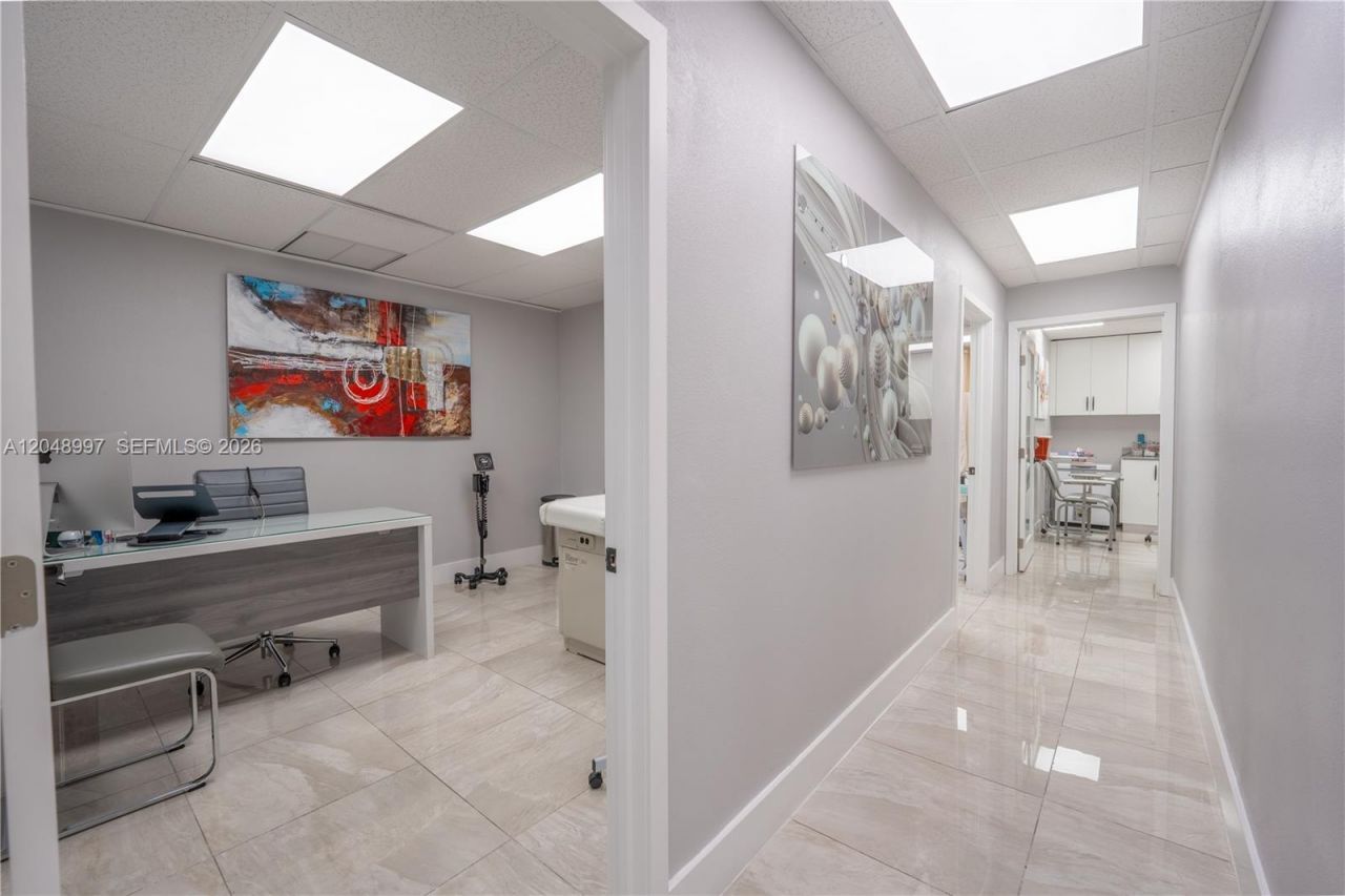 747 Ponce De Leon Blvd, Unit 402, Coral Gables, FL 33134 Photo