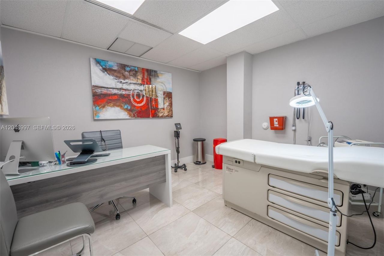 747 Ponce De Leon Blvd, Unit 402, Coral Gables, FL 33134 Photo