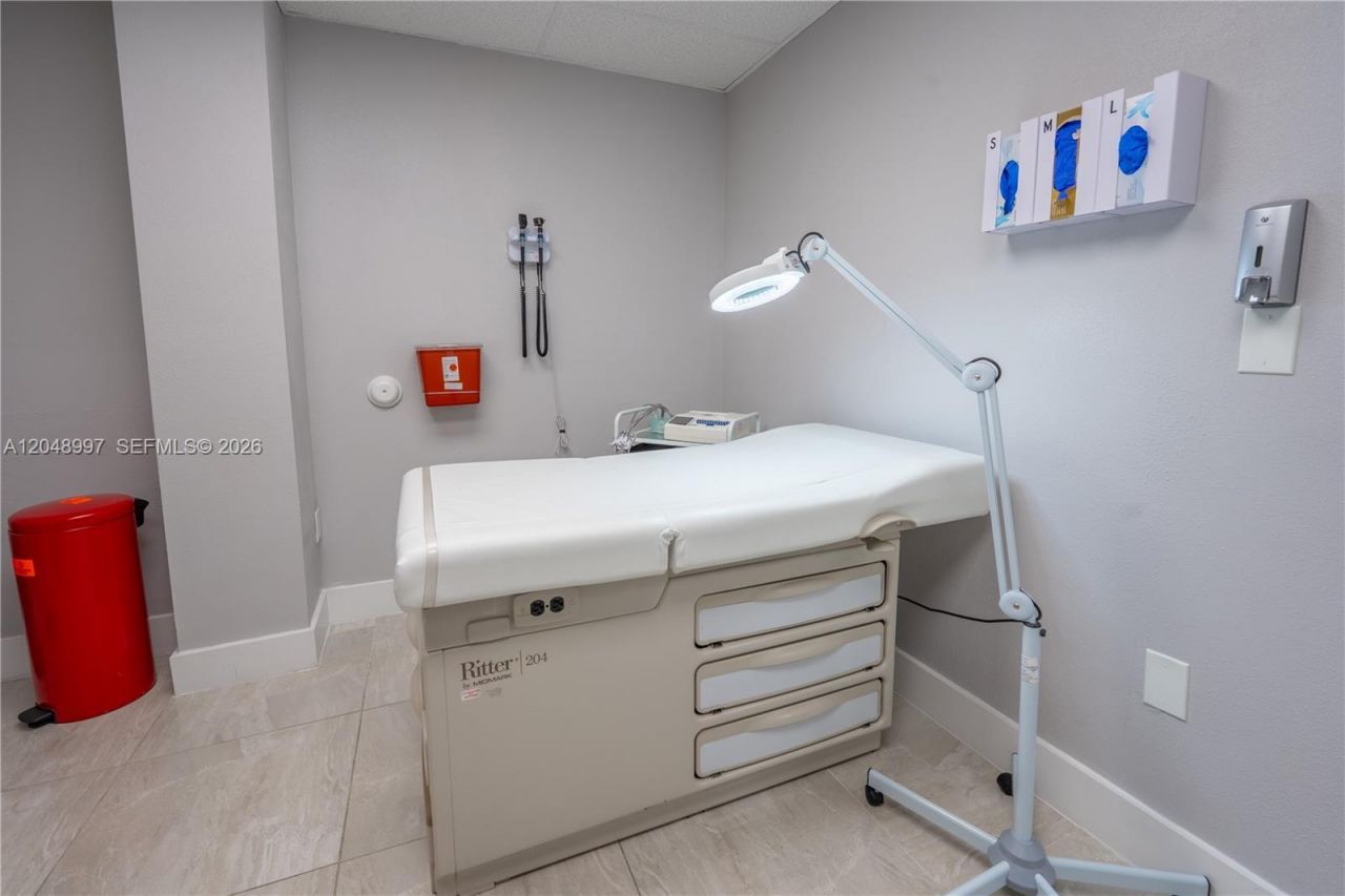 747 Ponce De Leon Blvd, Unit 402, Coral Gables, FL 33134 Photo