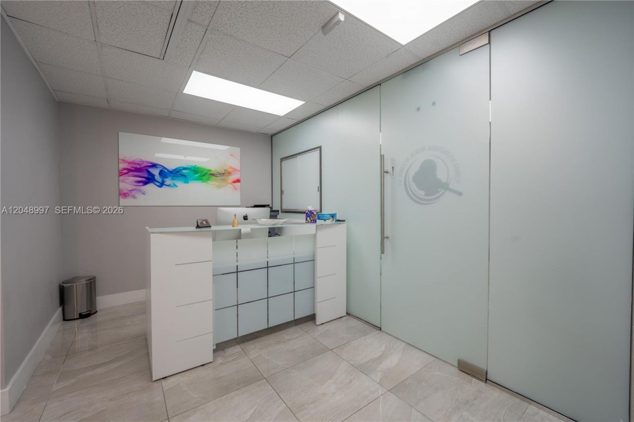 747 Ponce De Leon Blvd, Unit 402, Coral Gables, FL 33134 Photo