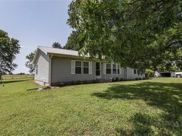 9009 NW County Road 2002 Road, Amoret, MO 64722